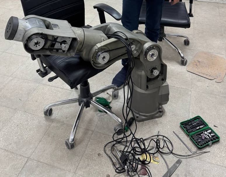 Industrial engine testing robotic arm