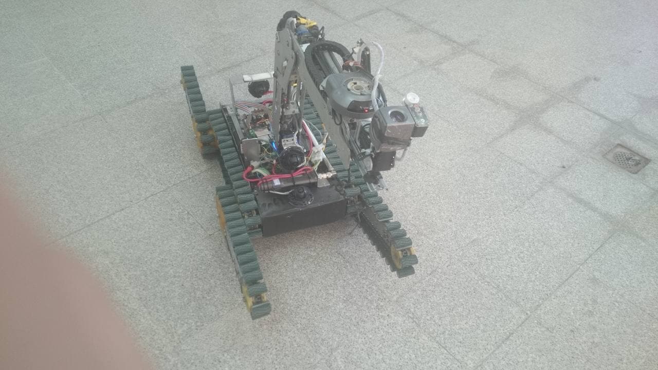 Tracked rescue robot platform